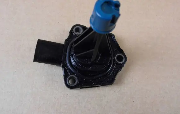 Skoda Fabia Mk3 (NJ) Oil level sensor 06E907660C 6PR010418 6PR01041820