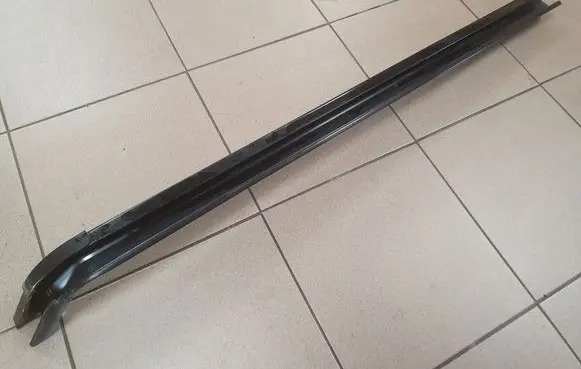 Opel Vivaro Sliding door middle rail 777610083R 93867639