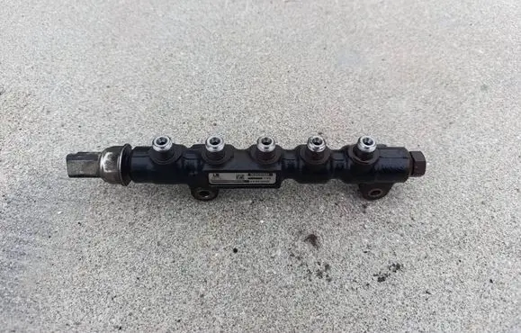 Citroen C4 I Fuel main line pipe 9654592680