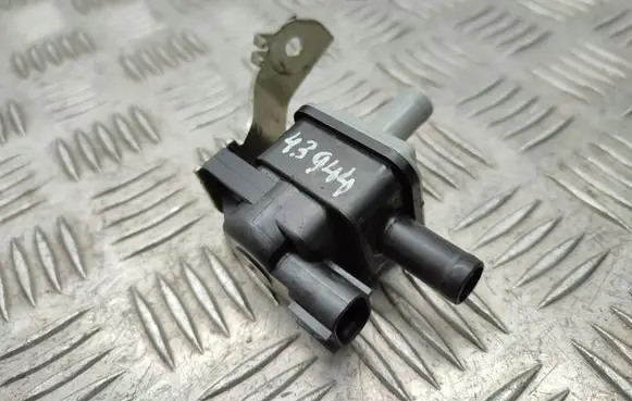 Toyota RAV 4 (XA50) Vacuum valve 9091012279