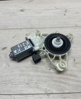 Mercedes-Benz E W213 Front door window regulator motor A0009065806 0003691757 A76186111