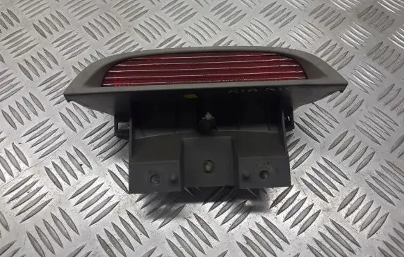 KIA Rio Third/center stoplight