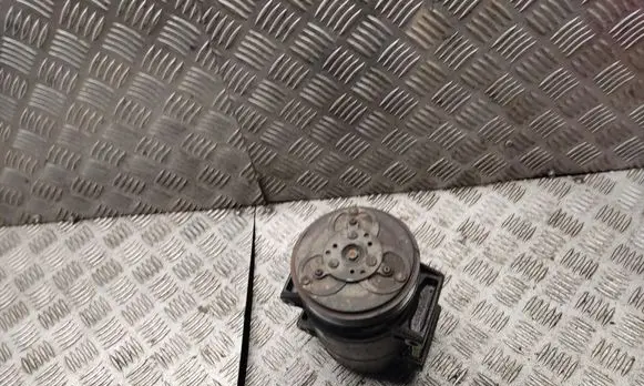 Volvo XC70 Air conditioning (A/C) compressor (pump) 8684287