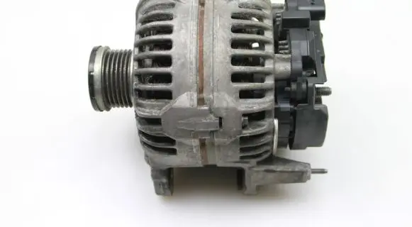 Volkswagen Golf VI Generator/alternator 03C903023A