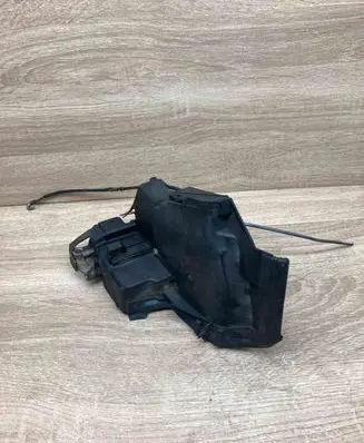 BMW 7 E38 Front door lock 8235111