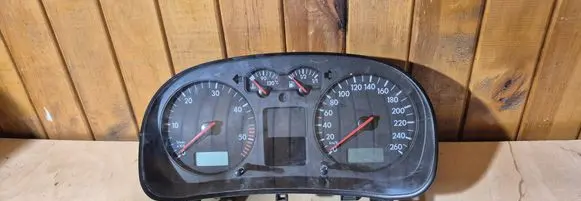 Volkswagen Bora Speedometer (instrument cluster) 1J0920826 VWZ7Z0A4805564 300102185512