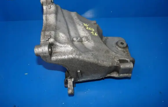 Mercedes-Benz C W205 Engine mounting bracket A6262230000