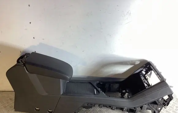 Volkswagen Tiguan Center console 5NB863241E