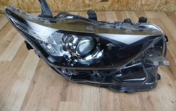Toyota Auris E180 Headlight/headlamp 8111002K30