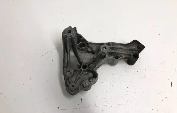 Opel Vivaro Engine mounting bracket 648606762R 93455374