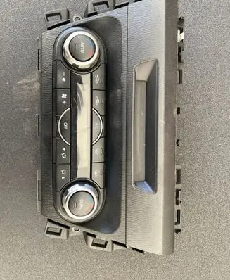 Mazda 3 III Climate control unit BAER61190A K40006J04A