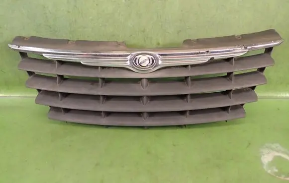 Chrysler Town u0026 Country IV Front bumper upper radiator grill 