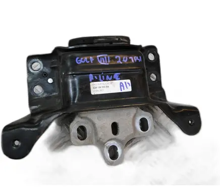 Engine mount vacuum valve