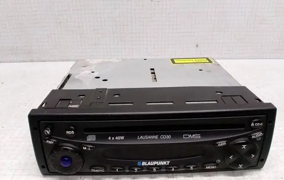 Mercedes-Benz A W168 Radio/CD/DVD/GPS head unit 7640160310 BP016011704261 E021594