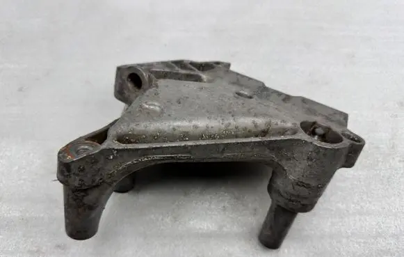 Audi A3 S3 8V Engine mounting bracket 04L199207