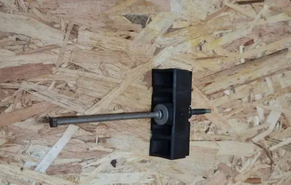 Ford Mustang VI Battery bracket F75B10747AA