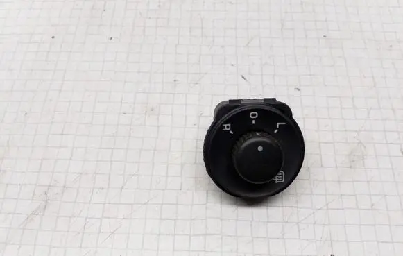 Skoda Octavia Mk2 (1Z) Wing mirror switch 1Z1959565A