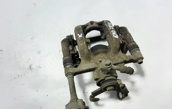 Opel Astra J Rear brake caliper