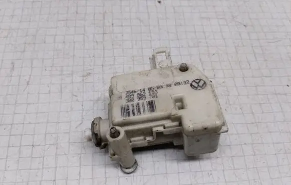 Audi A6 S6 C5 4B Fuel tank cap lock 4B9862153 3B0959781
