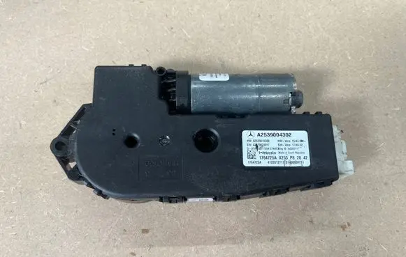 Mercedes-Benz GLC C253 Sunroof motor/actuator A2539004302 A2539015300 A2129021917