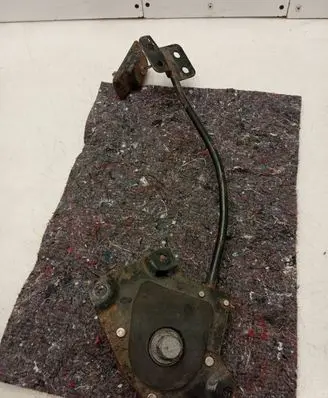 Hyundai Santa Fe Spare wheel mounting bracket 16B11