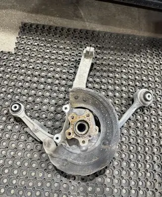 BMW X6 G06 Front wheel hub spindle knuckle 6876658