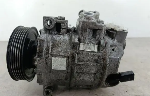 Volkswagen Touran I Air conditioning (A/C) compressor (pump) 1K0820803F