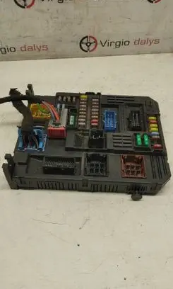 Peugeot Expert Fuse module 9822745880 2721840885 28611652