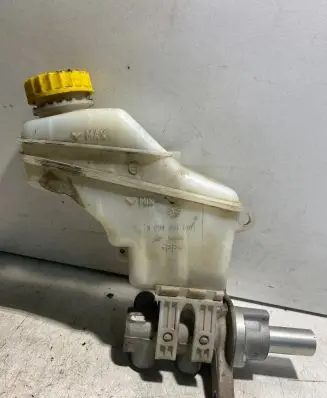 Brake fluid reservoir