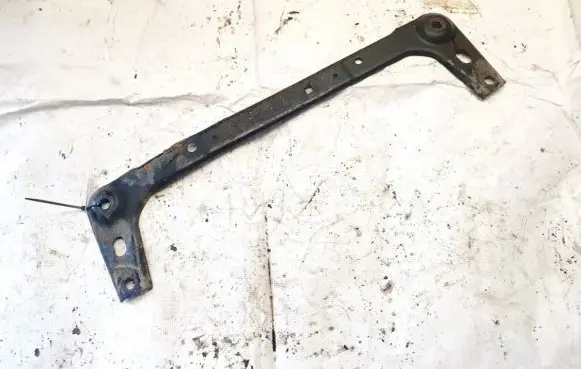 Nissan Note (E11) Engine mounting bracket