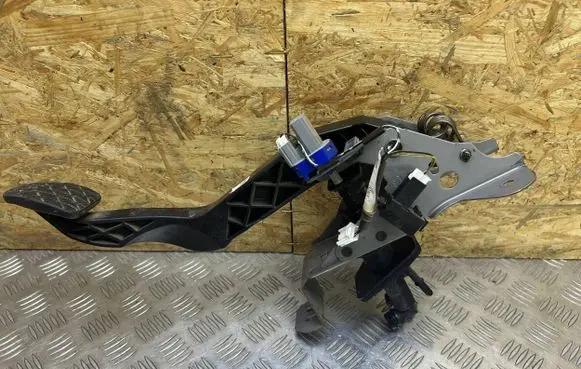 Mazda 6 Clutch pedal GJE867SH0