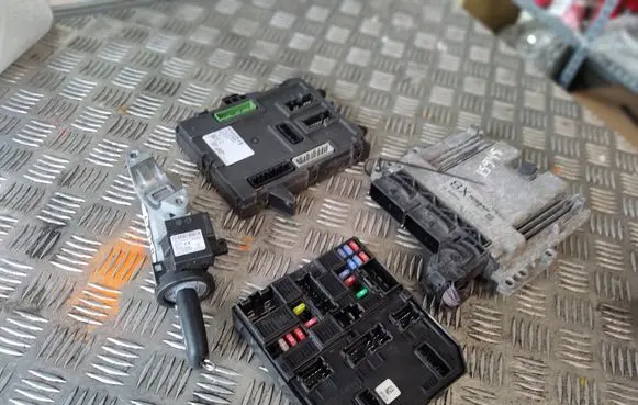 Nissan X-Trail T32 Engine ECU kit and lock set 284B75NA0A 23710HX44A 02810HX44A