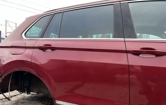 Volkswagen Tiguan Rear door 
