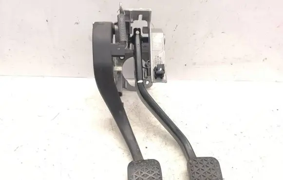 BMW 1 E81 E87 Pedal assembly 6751665 678711