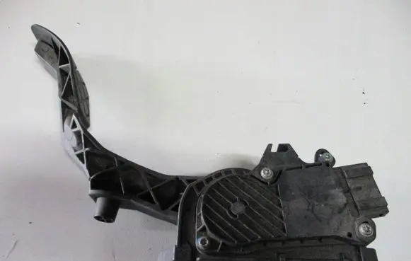 BMW 2 Active Tourer U06 Accelerator throttle pedal 6R2721503A