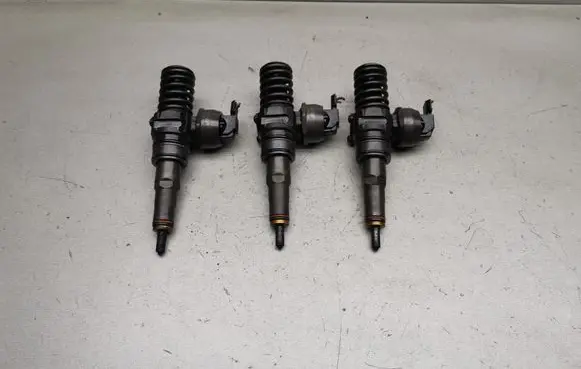 Volkswagen Polo Fuel injectors set 0414720215 038130073AG