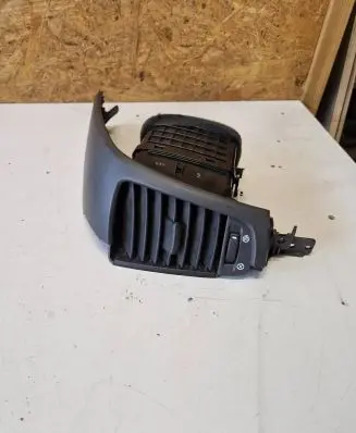 KIA Sorento Dash center air vent grill 847803EE0