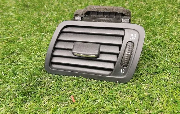 Volkswagen PASSAT B6 Dashboard side air vent grill/cover trim 3C1819701E