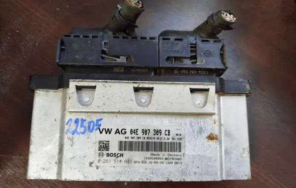 Volkswagen Golf VII Engine control unit/module 04e907309cb 0261s14671