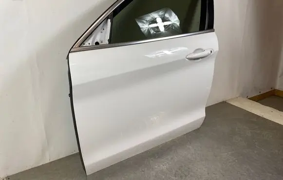 Alfa Romeo Stelvio Front door