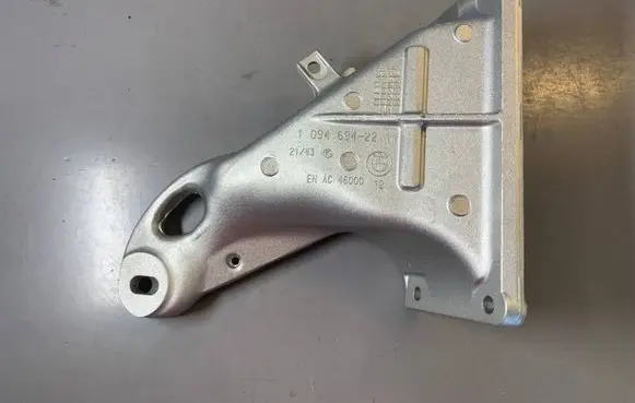 BMW 3 E46 Engine mounting bracket 1094694 22111094694