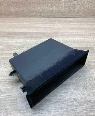 Nissan Primera Glove box 68102AV700