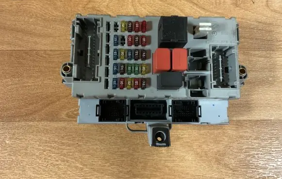 Fiat Punto (188) Fuse module 51735172