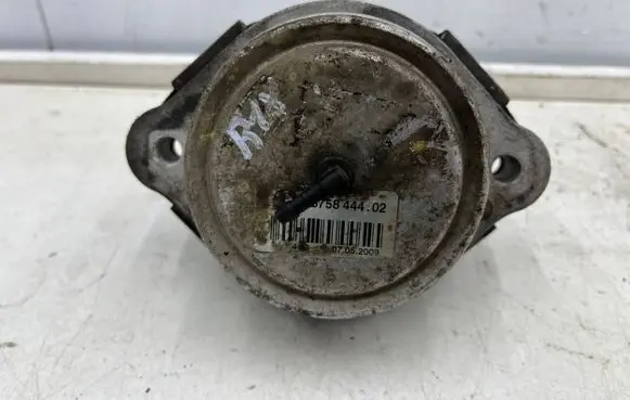 BMW X5 E53 Engine mount bracket 6758444