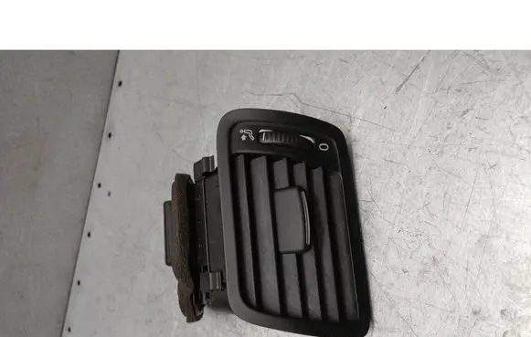 Volkswagen PASSAT B6 Dashboard side air vent grill/cover trim 05703-001