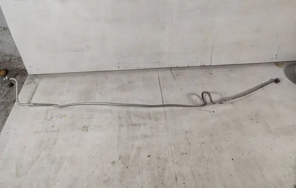 Opel Vivaro Air conditioning (A/C) pipe/hose 924621044R