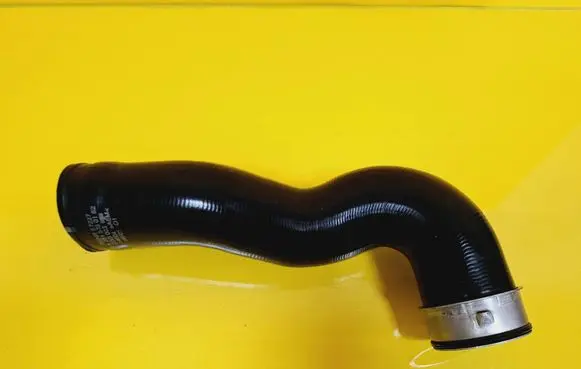 Mercedes-Benz R W251 Intercooler hose/pipe A2515280182