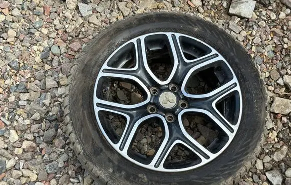 Mitsubishi Outlander R18 alloy rim 