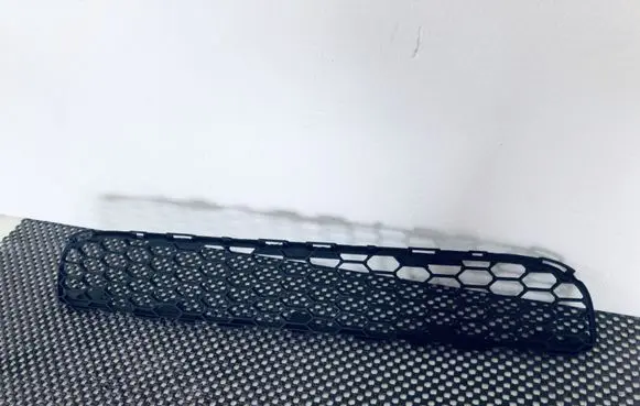 Toyota Corolla Verso AR10 Front bumper lower grill