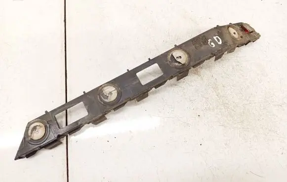 Opel Astra H Rear bumper mounting bracket 331883161